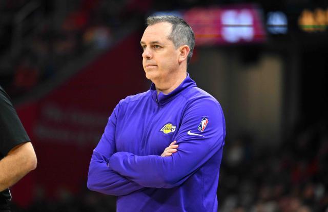 凤凰体育-半场丢82分遭耻辱失利 问题缠身湖人跌出附加赛区